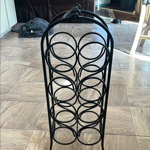 Black Metal Bar Accessory with Sleek Design